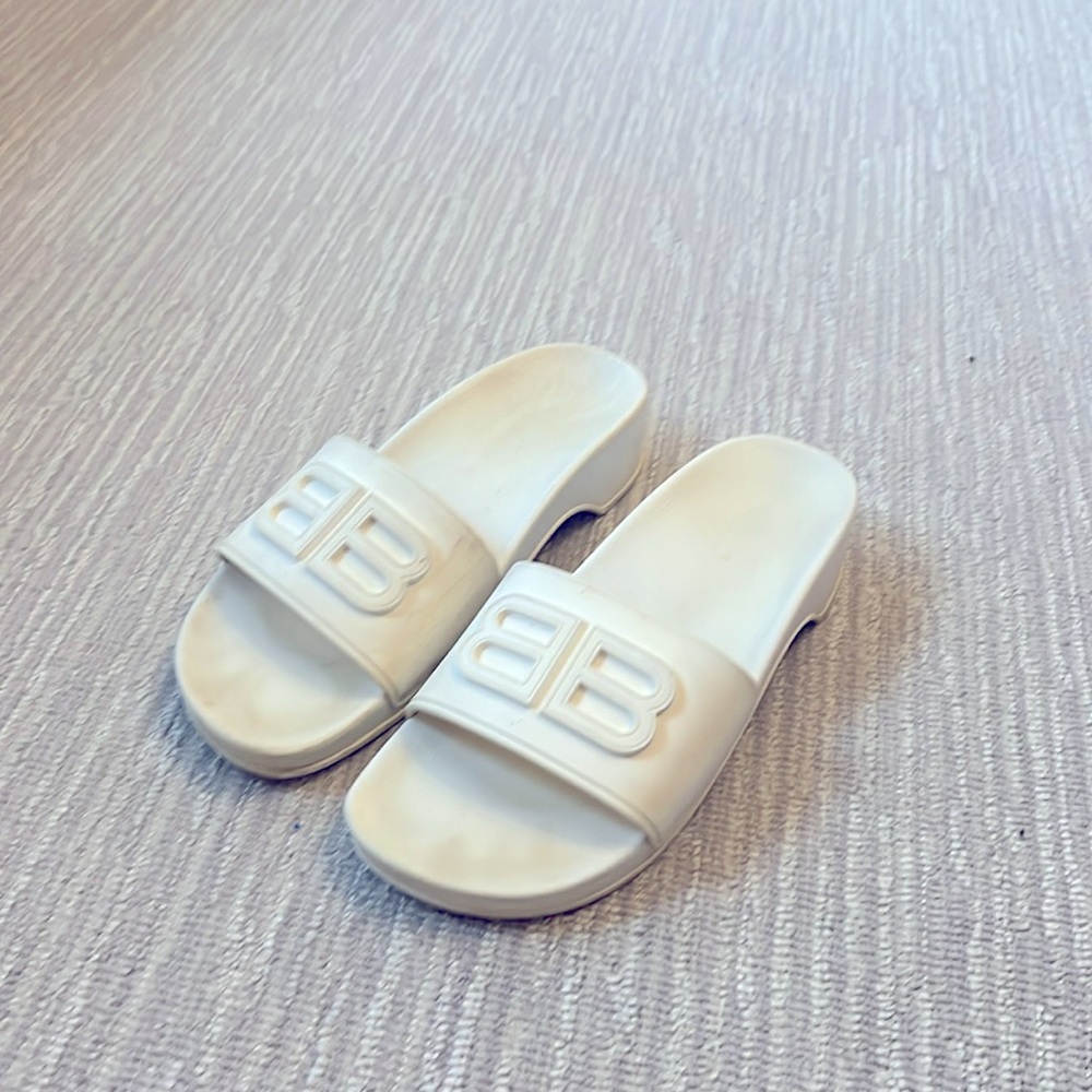 Balenciaga women's slides. Size 36 but is equivalent to size 7